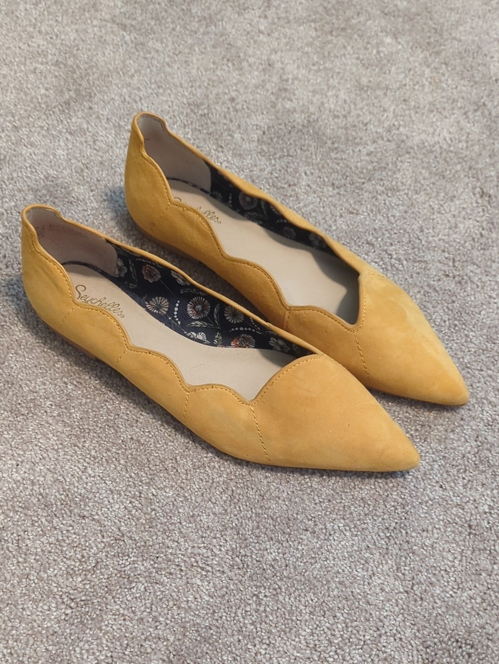 Seychelles Mustard Suede Pointed Scalloped Ballet Flats 8.5 Womens